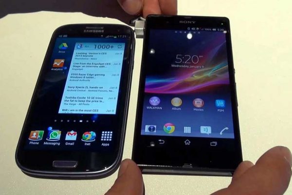 Sony Xperia Z ve Samsung Galaxy S3 Bıçakla Ekran Çizme Testi