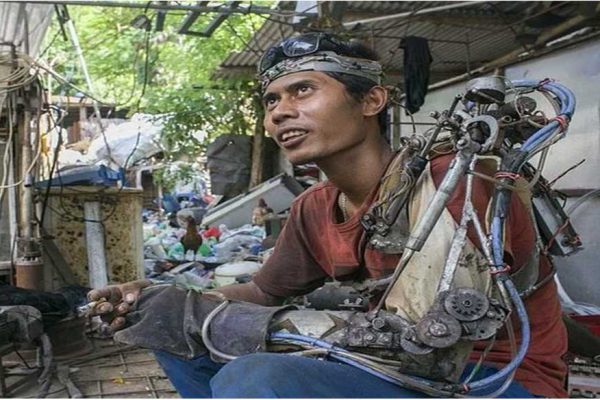 Felçli Kolunu Biyonikleştiren Endonezyalı Iron Man